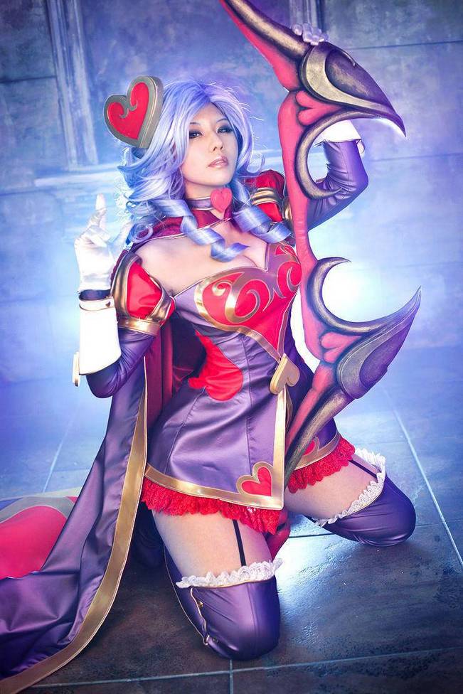 火辣性感美女cosplay觅心女王图片