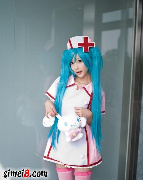 粉嫩美女护士装Cosplay初音未来