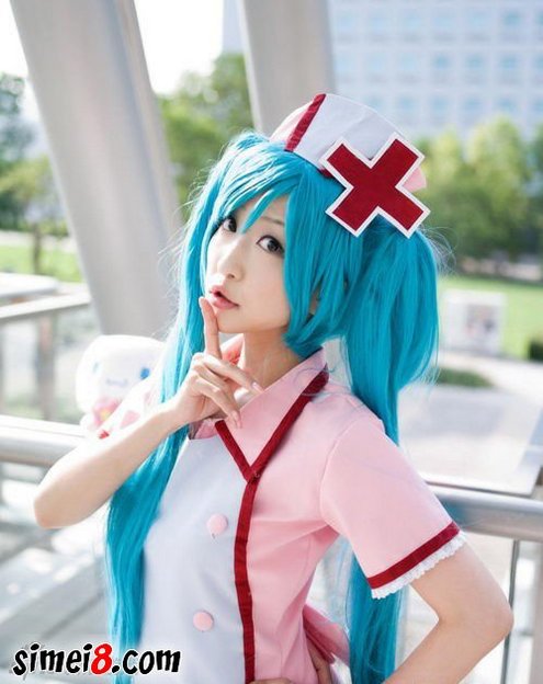 粉嫩美女护士装Cosplay初音未来