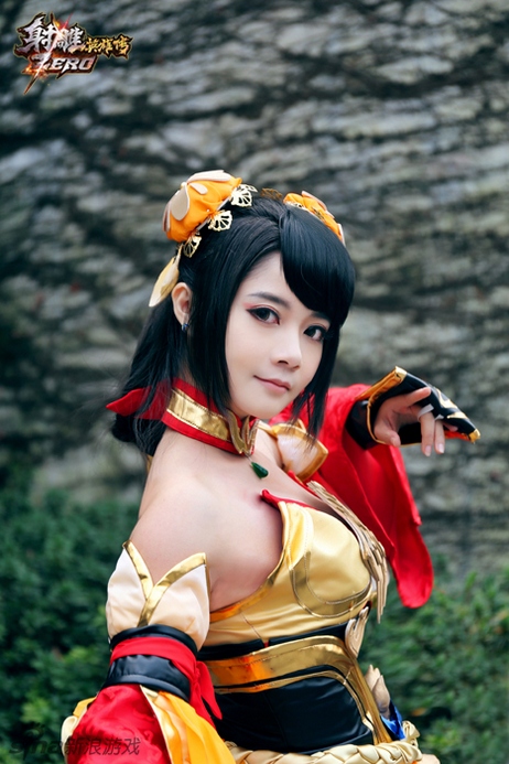 性感美人寺庙门前Cosplay少林棍娘