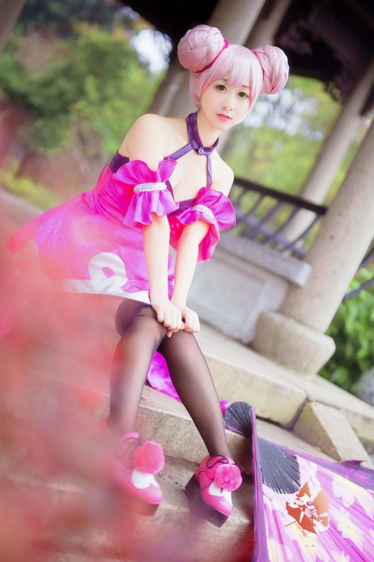 白皙美女cosplay王者荣耀小乔图片