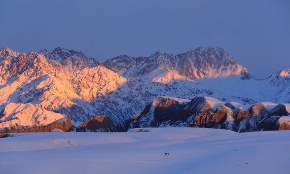 几张精选的白色雪山风景图片集合